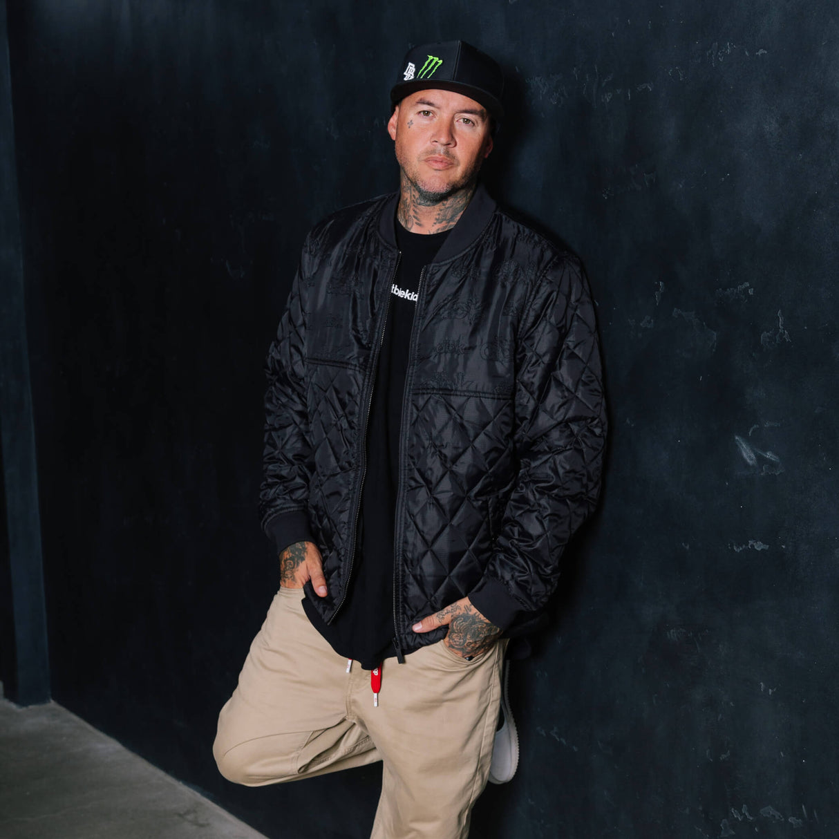 Men's premium quilted jacket, full-zip front with ribbed collar and cuffs