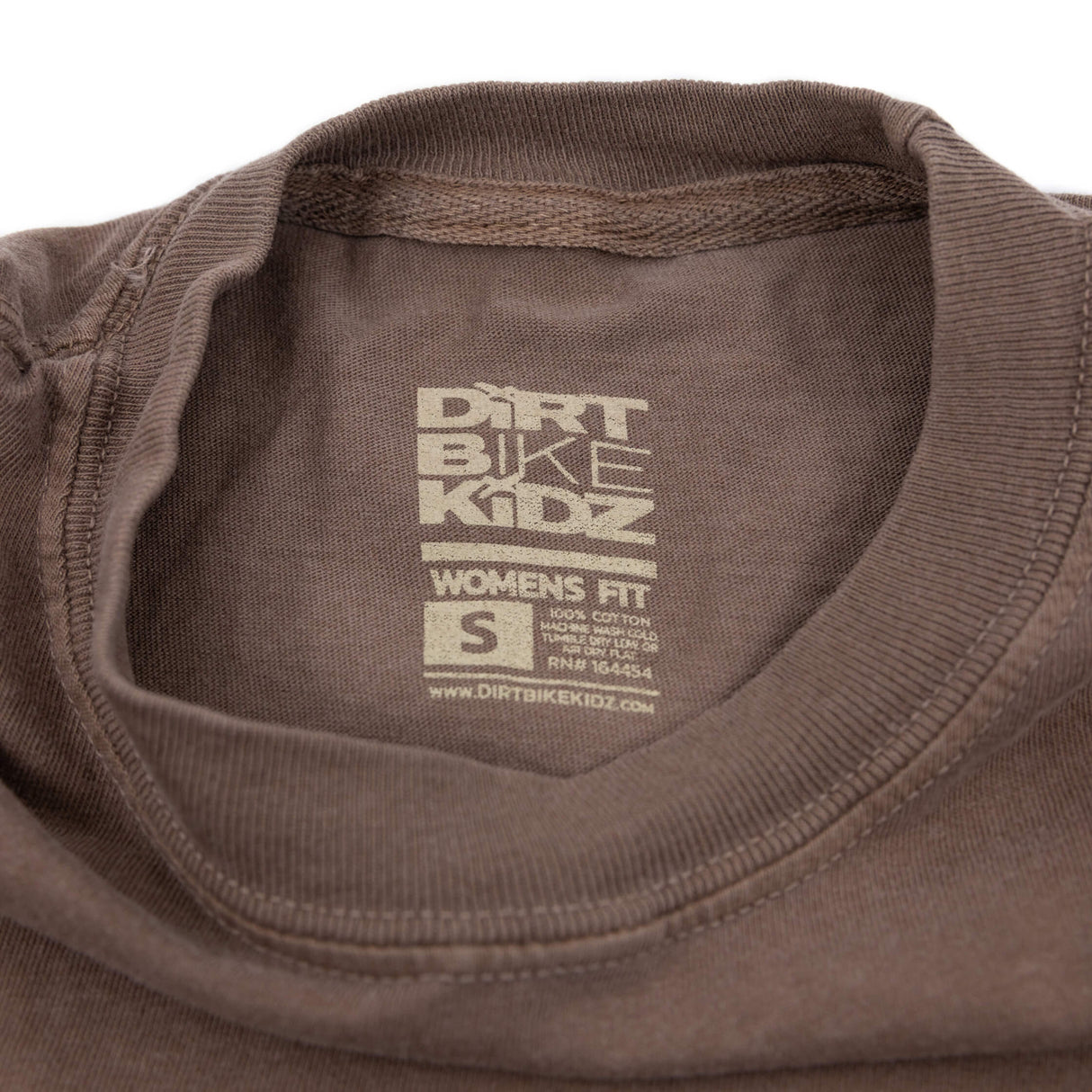 Women's brown graphic T-shirt neck label with size tag
