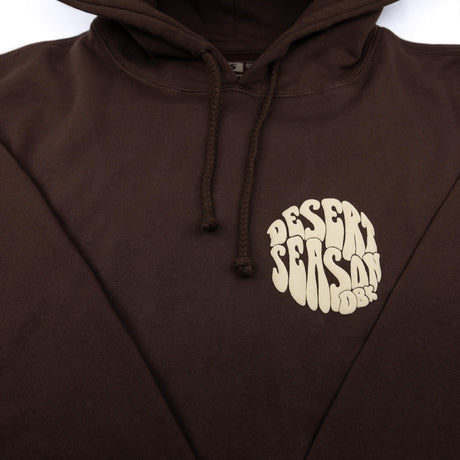 Desert Season Hoodie dunkelbraun: Kapuzenkordel und Logo-Print vorne