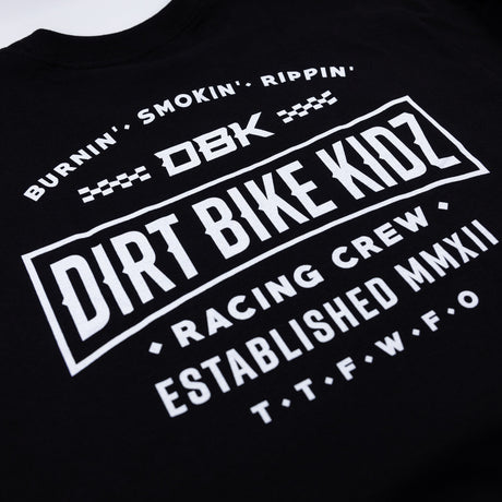 Nahaufnahme: schwarzer T-Shirt Print „Burnin’ Smokin’ Rippin“ DBK Dirt Bike Kidz