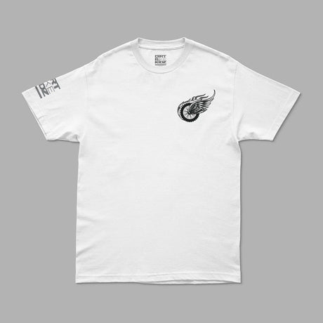 Two Wheels T-Shirt weiß, kleines Flügel-Emblem auf der Brust, Seitenlabel am Ärmel
