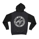 Family First Hoodie: schwarzer Hoodie mit Rücken-Emblem im Kreis