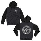 Family First Hoodie: schwarzer Kinder-Hoodie mit Brust-Logo, Känguru-Tasche